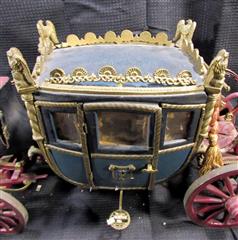 ANTIQUE VICTORIAN STYLE CARRIAGE FOR RESTORATION - ANTIQUE CARRIAGE HAS PAINTED